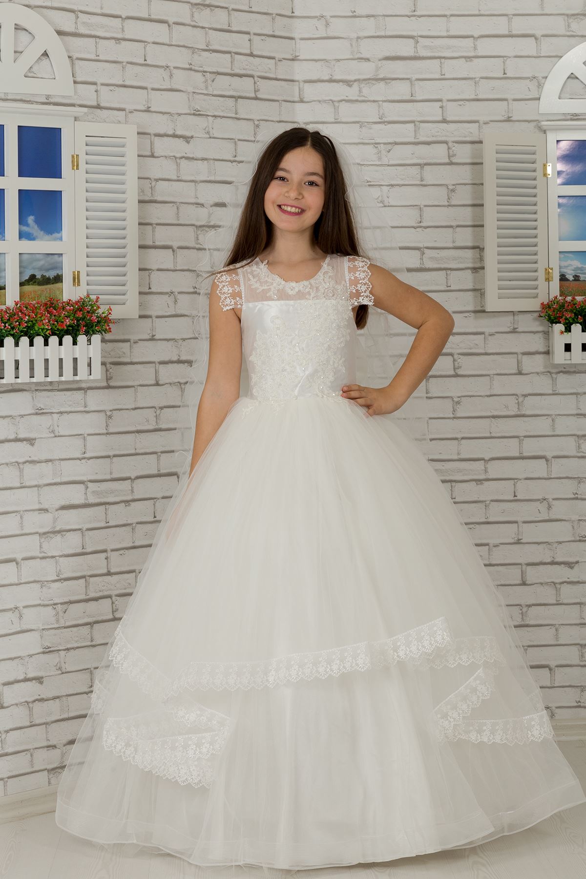 שמלת הערב של הילדה פלאפי עם פירוט כתף, רקום, טול 601 שמנת