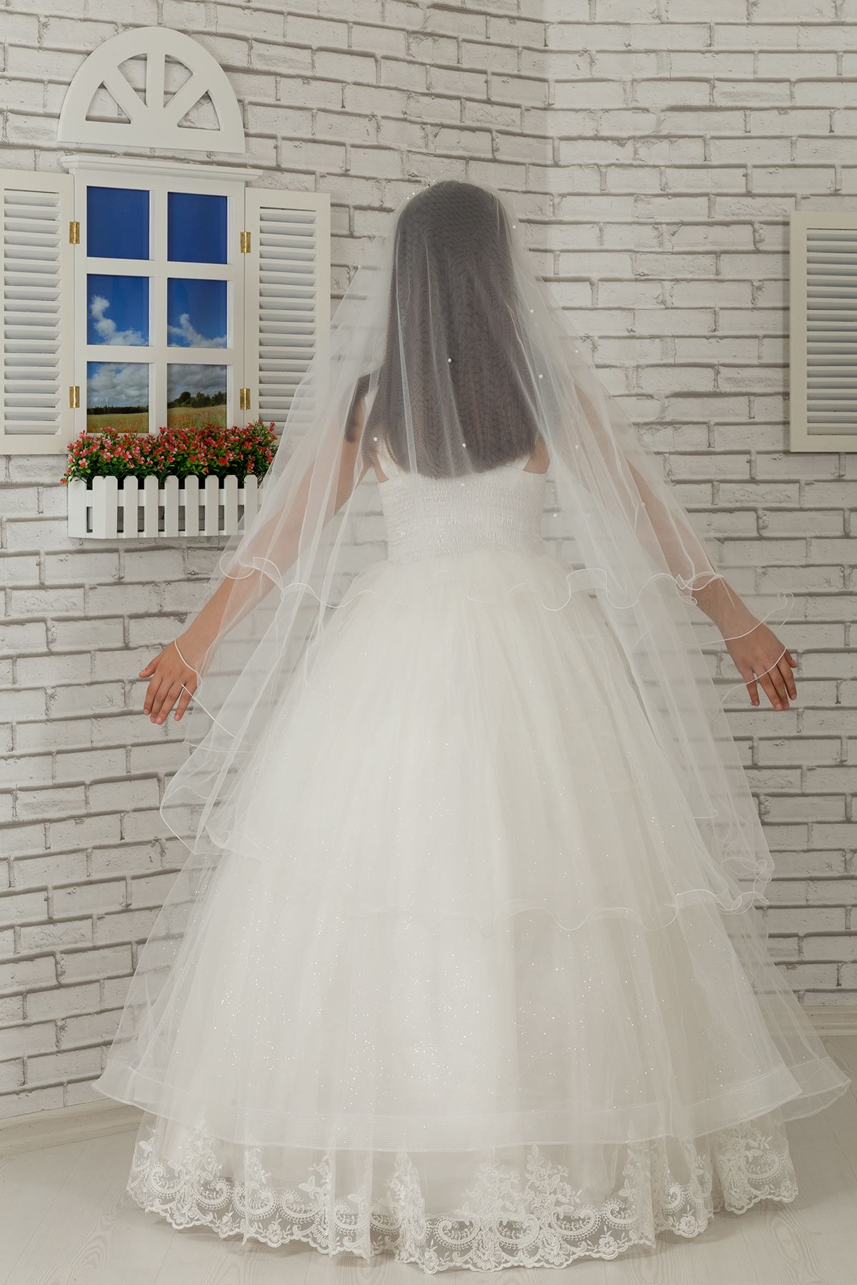 Бродирана апликация, v-образно деколте, тюл пухкава вечерна рокля момиче 606 крем