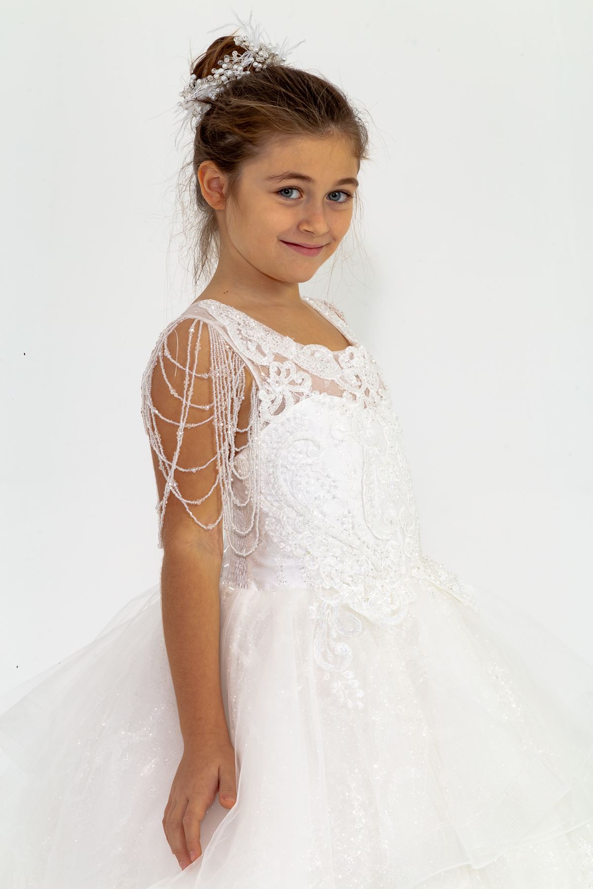 Omuzda Sarkaç Boncuk Detaylı Simli İşlemeli Dantelli Kız Çocuk Kabarık Abiye Elbise 30011 Beyaz